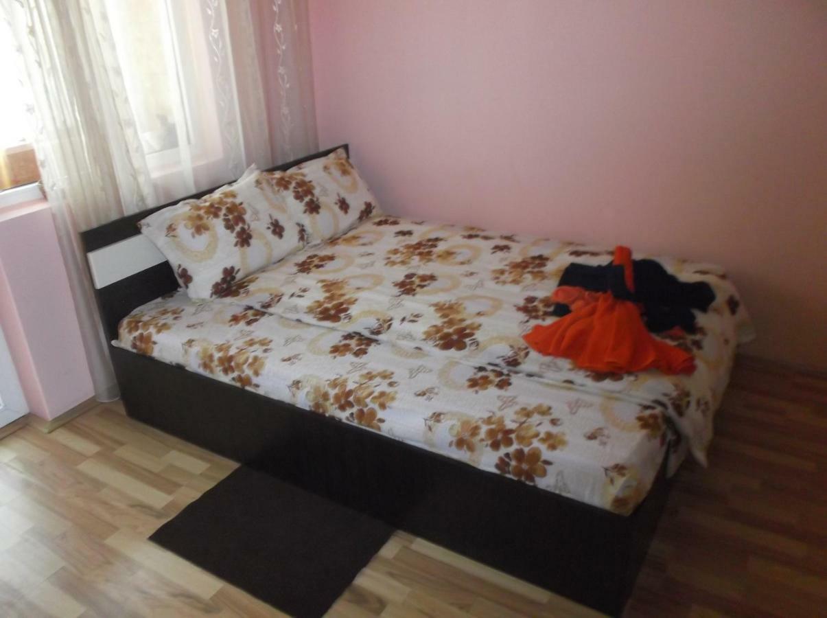 Apartament 2 Camere Semidecomandat "La Gicu" Sulina Exterior foto
